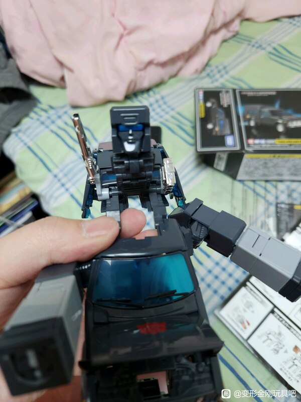 In Hand Image Of Transformers Masterpiece MP 56 Trailbreaker  (18 of 22)